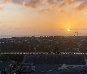 Chic Central Auckland Apt w/ Balcony Views - Photo 4