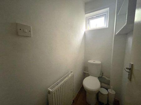 3 bedroom terraced house to rent - Photo 5