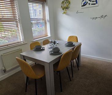 3 Bed Semi-Detached House, Drake Way, RG2 - Photo 2