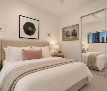 TOP FLOOR LIVING WITH WATER & SKYLINE VIEWS - Photo 4