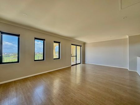 Luxury Living Across Three Levels with Uninterrupted Views. - Photo 4