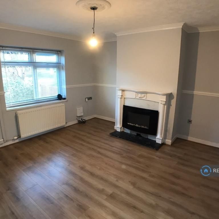 3 bedroom semi-detached house to rent - Photo 1