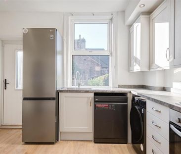 3 bedroom terraced house to rent - Photo 3