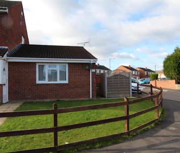2 bedroom semi-detached bungalow to rent - Photo 6