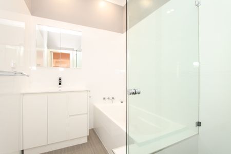 Beautiful Modern Home - Photo 3