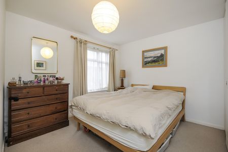 2 Bed Terraced House, Dunston Road, SW11 - Photo 4