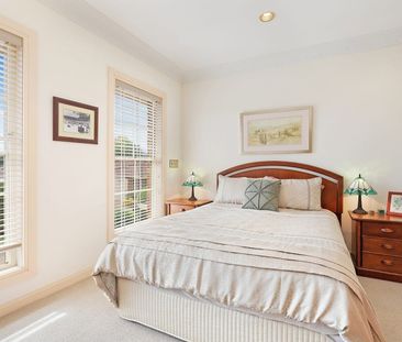 Perfect Boutique Townhouse in Prestige Location - Photo 4