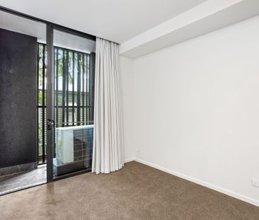 Spacious Modern Apartment in great Inner City Location - Photo 6