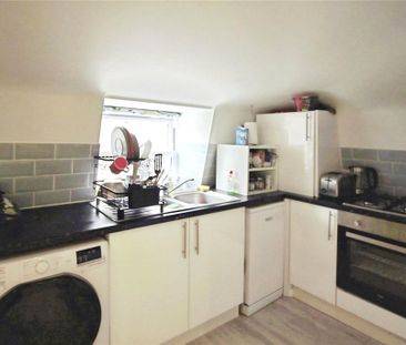 3 bedroom flat to rent - Photo 5