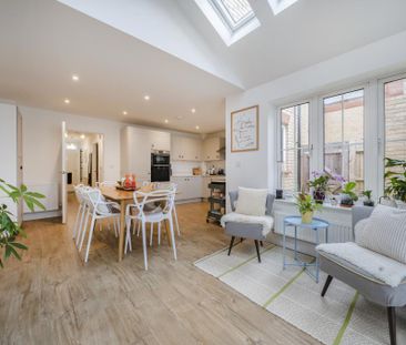 4 bedroom semi-detached house to rent - Photo 3