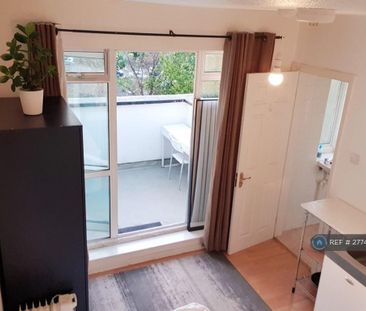 Studio to rent - Photo 1