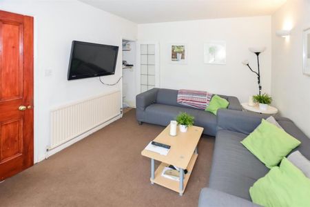 1 bedroom Flat To Let - Photo 2