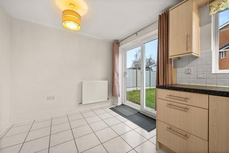 3 bedroom semi-detached house to rent - Photo 5