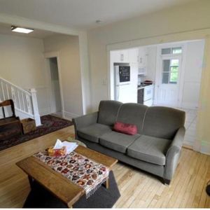 5 1/2 (2CC+bureau) sur 2étages(2e et 3e) - Photo 2