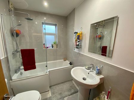 2 bedroom semi-detached house to rent - Photo 3