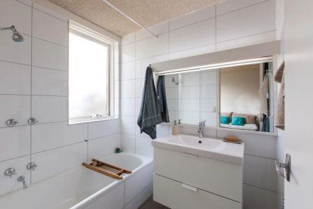 Light filled; ticks all the boxes! - Photo 4