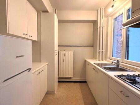 Lichtrijk en ruim éénslaapkamerappartement gelegen aan het Sint-Annaplein - Foto 4