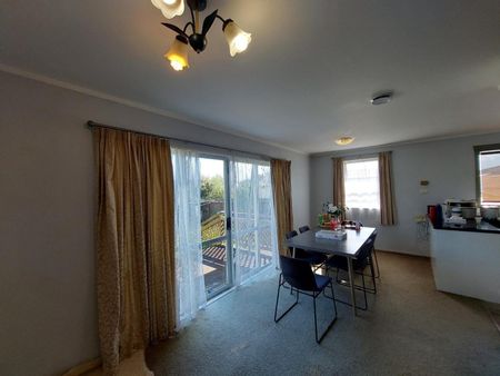 Three Bedroom Family home in Bell Block - Photo 2
