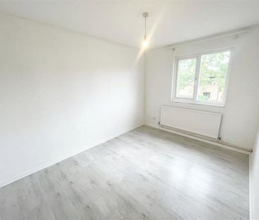 3 bedroom townhouse to rent Wimbledon Place, Bradwell Common, Milto... - Photo 3