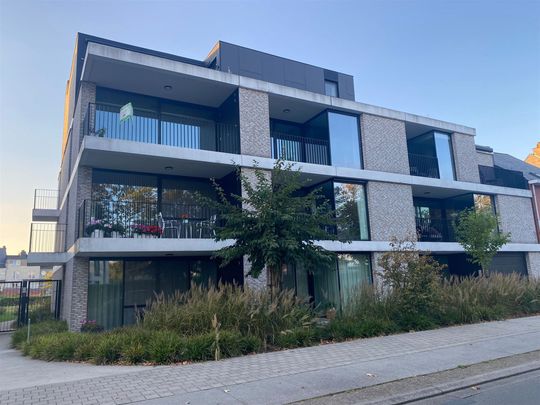 Prachtig nieuwbouwappartement met twee slaapkamers en staanplaats - Foto 1