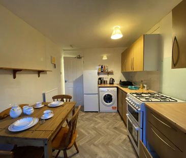 3 bedroom flat to rent - Photo 5