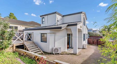 Modern 3-Bedrooms in Avondale - Photo 2