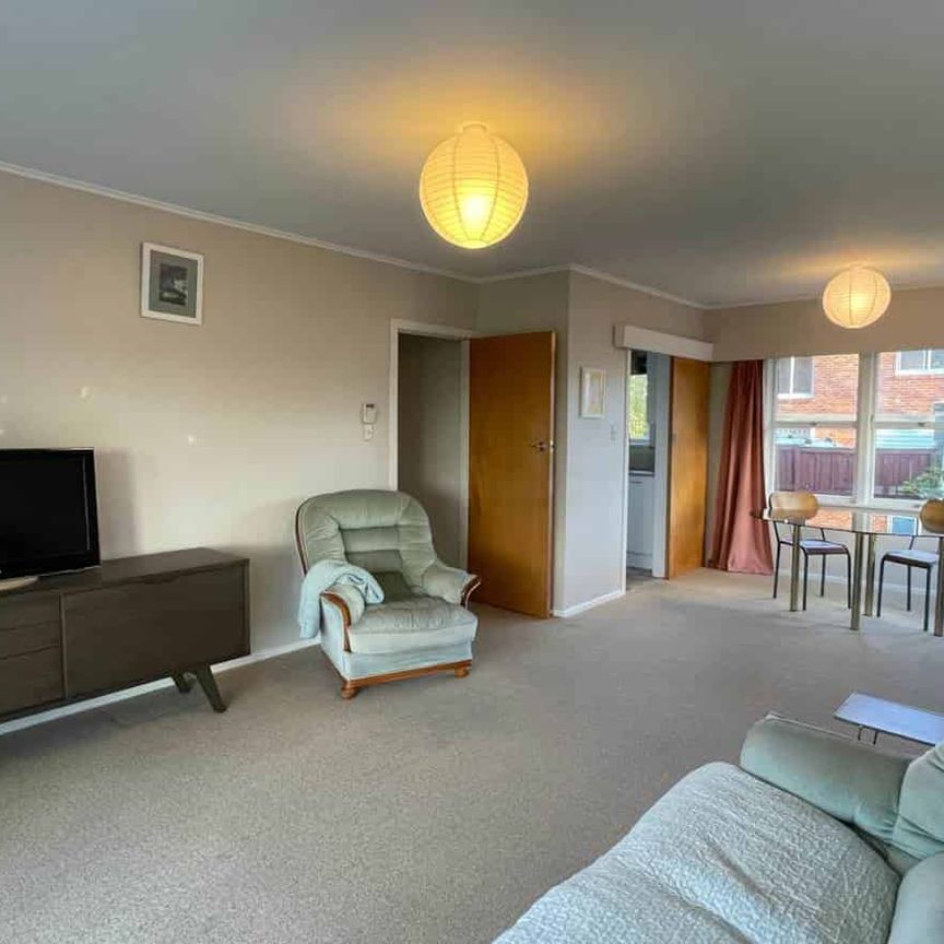 Cozy 2 Bedroom unit, Conveniently located - Photo 1