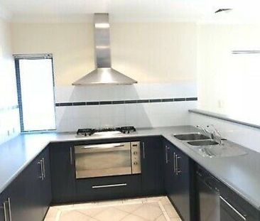 Stunning Mandurah Marina location, enjoy the holiday lifestyle year round!! - Photo 5