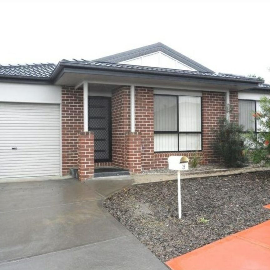 25/11 Hawk Avenue, PAKENHAM VIC - Photo 1