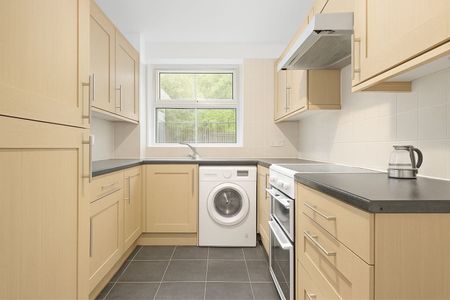 3 Bed Flat, St Mary-Le-Park Court, SW11 - Photo 4