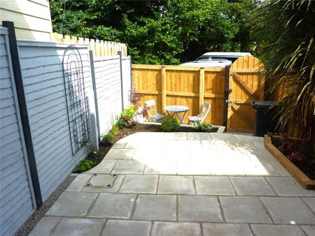 2 bedroom terraced house to rent - Photo 5