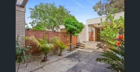 Modern Comfort in a Quiet Cul-de-Sac Setting - Photo 4