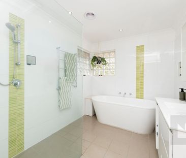 Stunning townhouse with parklands on your doorstep - Photo 6