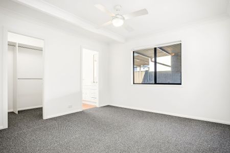 NEWLY RENOVATED FAMILY HOME - Photo 5