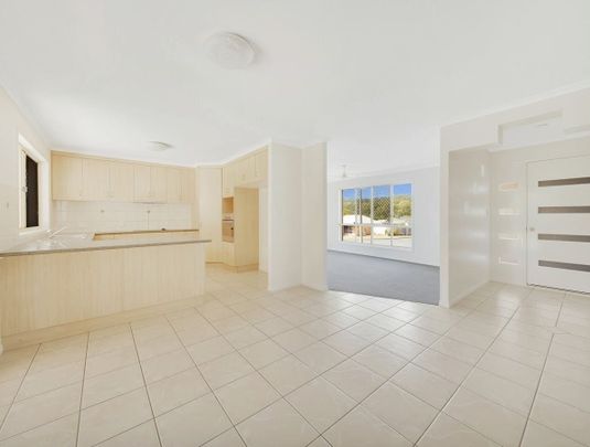 SPACIOUS FOUR BEDROOM FAMILY HOME - Photo 1