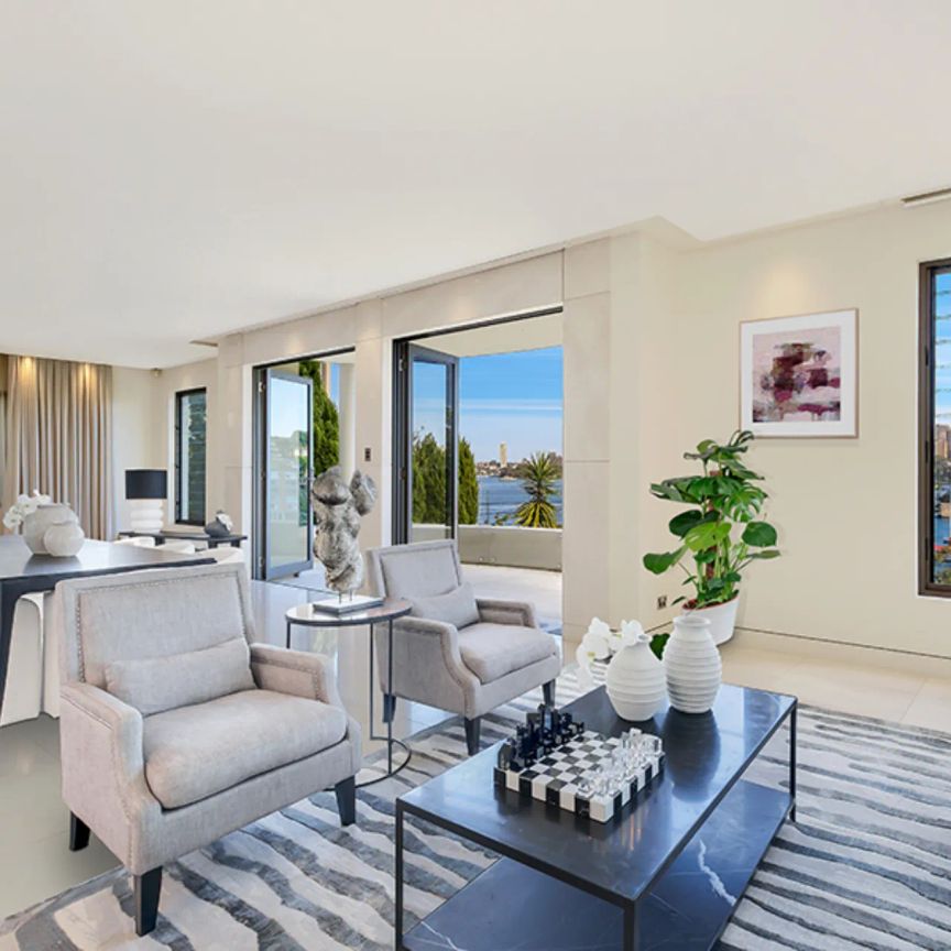 Prestigious waterfront duplex ready to move into - Photo 1