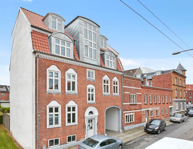 2 værelses lejlighed på 54m2 med altan - Photo 1