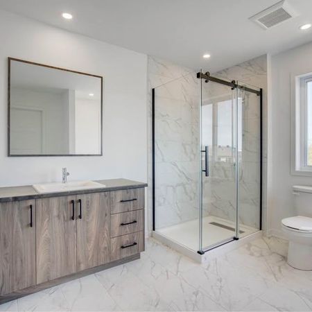 Vaste 61/2 sur 2 étage, style semi-détaché ! NEUF! Décembre 2025, Cour privé - Photo 4