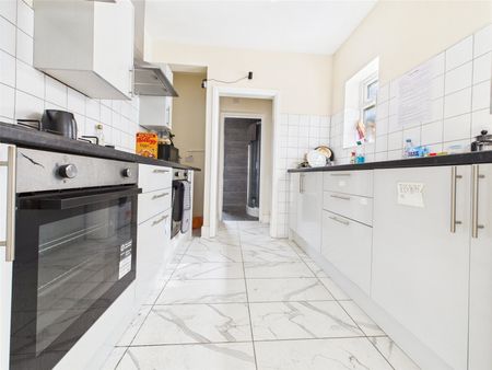London Road, Isleworth, Middlesex, TW7 - Photo 4