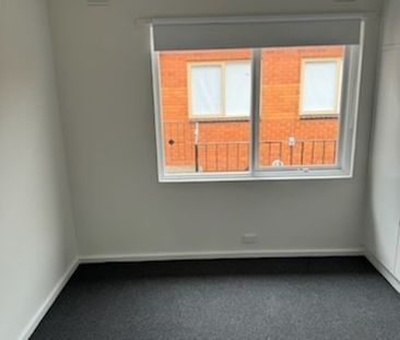 RENOVATED 1 BEDROOM UNIT - Photo 5