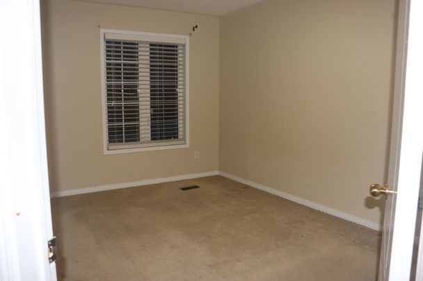 For Lease - 240 Mclevin Avenue Unit# Main, Toronto, Ontario - Photo 1