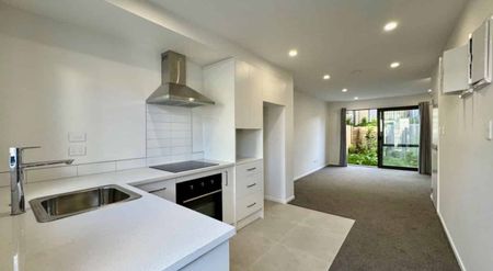 Near new 2 Bedroom in Henderson - Photo 2