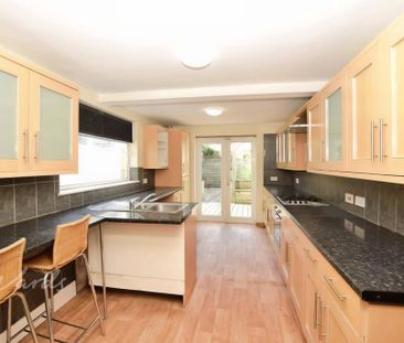 3 bedroom terraced house to rent - Photo 5