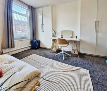 2 bedroom semi-detached house to rent - Photo 5