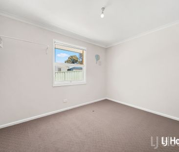 12 Cassidy Street, Queanbeyan West NSW 2620 - House For Rent | Domain - Photo 4