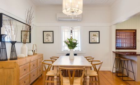 Modern 3 Bedroom Home in Bardon - Photo 3