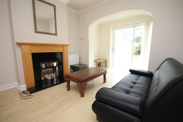 4 bedroom semi-detached house to rent - Photo 1