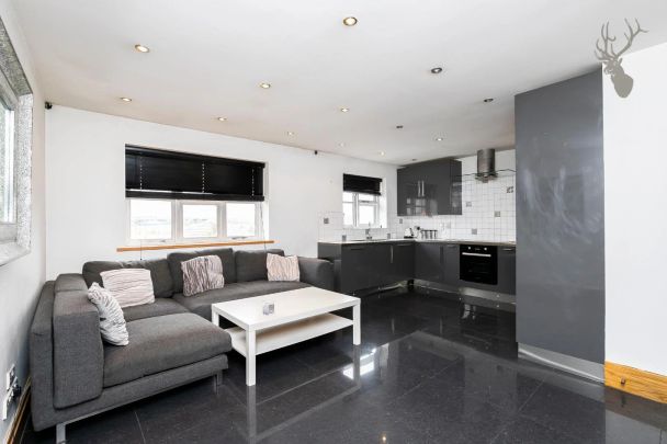 2 Bedroom Apartment - Purpose Built - Photo 1