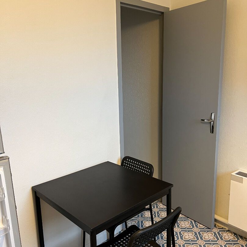 Location Appartement 1 pièce 50m² - Photo 1