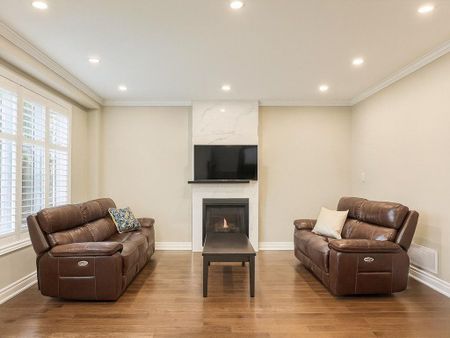 For Lease - 2449 Auckland Drive, Burlington, Ontario - Photo 3